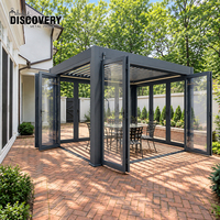 Pergola en aluminium imperméable au design moderne, structure d'ombrage motorisée pour l'extérieur avec lames orientables et capteur de pluie pour terrasse