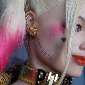 <span class=keywords><strong>El</strong></span> personaje femenino más sexy de DC Comics, Harley Quinn, en una escultura de busto de fibra de vidrio a escala <span class=keywords><strong>1</strong></span>:<span class=keywords><strong>1</strong></span>, perfecta para coleccionistas. - Product Image 3