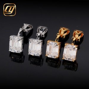Boucles d'oreilles classiques en moissanite taille brillant VVS, en argent 925 plaqué or 18 carats, sertissage griffe géométrique, unisexe, pour usage quotidien - Product Image 1
