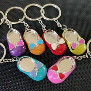 Hot Bán Tùy Chỉnh 3D Đầy Màu Sắc Giày Keyring Mềm Men Hình Dạng Động Vật Long Lanh Epoxy Phim Hoạt Hình Kim Loại Key Tag Cho Trẻ Em Phong Cách Thời Trang - Product Image 1