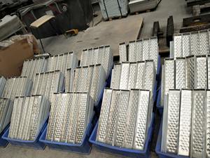 Équipement d'échelle de <span class=keywords><strong>piscine</strong></span> anti-dérapant en gros d'usine 304/316 caractéristiques en acier inoxydable échelles de type bride en caoutchouc pour piscines - Product Image 5