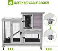 Cage à lapins à deux étages en bois pour l'intérieur avec plancher en grillage métallique amovible, rampe anti-morsure, roues verrouillables