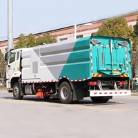 Camion balayeuse routière municipale Sinotruk Howo 4*2, largeur de travail de 3,5 m, avec déchargement hydraulique par basculement