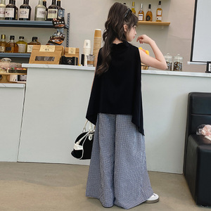 Ensemble 2 pièces tendance pour adolescentes 2026 : Haut asymétrique sans manches noir + Pantalon large à carreaux - Product Image 4