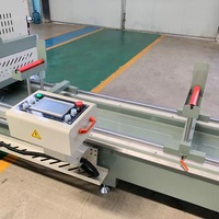 Profilé aluminium-plastique double tête machine de sciage est utilisé pour peut être coupé à n'importe quel Angle aluminium-plastique profils