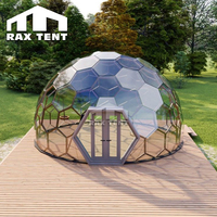Dôme géodésique de glamping de 8 m avec entrée hexagonale pour suite de villégiature et hôtel Airbnb