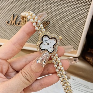 Reloj de Pulsera de Alta Gama con Diamantes y Perlas | Reloj de Pulsera Premium con Perlas de <span class=keywords><strong>Cuatro</strong></span> Hojas de las Mejores Fábricas |   Servicio de Logotipo Personalizado VS/PPF/APS/C - Product Image 2