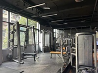 Appareil de musculation multifonctionnel intégré avec poulies croisées doubles pour entraînement complet à domicile