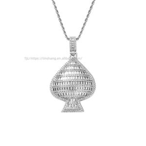 Grand pendentif cœur de pique, accessoires hip-hop, zircon en cuivre, chaîne avec pendentif cœur de pique tridimensionnel. - Product Image 5