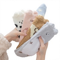 Chaussettes-pantoufles d'hiver pour femmes, motif animaux de dessin animé, en microfibre tricotée, polaire corail, anti-peluchage, chaudes, pour la maison, cadeau