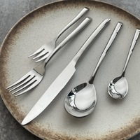 Ensemble de couverts 4 pièces en acier inoxydable argenté style occidental, finition miroir, compatible lave-vaisselle, écologique, durable, résistant à la rouille