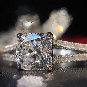 Anello di Fidanzamento Quadrato con Quattro Punte in Zirconia per Donne, Elegante Gioiello da Dito alla Moda - Product Image 4