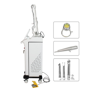 เครื่องเลเซอร์ CO2 แบบเศษส่วน 10600 นาโนเมตร สำหรับการฟื้นฟูผิวหน้า พร้อมหน้าจอสัมผัสและหัวเลเซอร์ปรับได้ - Product Image 2