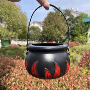 Cubo de Dulces con Diseño de Bruja y Llama, Artículos de Decoración para Halloween - Product Image 1