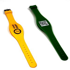 สายรัดข้อมือซิลิโคน UHF RFID ได้รับการรับรองมาตรฐาน ISO ของ GSC ความถี่ 860-960MHz แท็ก NFC แบบตั้งโปรแกรมได้ พร้อมโลโก้สั่งทำ สำหรับการเข้าใช้ในโรงแรม - Product Image 2