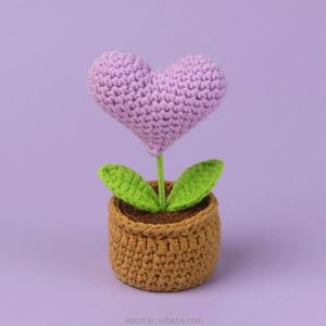 Decoración Pequeña para el Día de San Valentín, Flores Artificiales Hechas a Mano, Tejidas con Hilo de Ganchillo, Maceta con Corazón Rojo - Product Image 5
