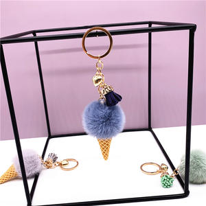 Personnalisé Designer Faux Suede Ice Cream Cone Luxe Duveteux Porte-clés Boule Peluche Porte-clés Accessoires Porte-clés Pompons - Product Image 2