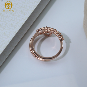 Bagues au design unique, diamant de laboratoire taille ovale, haute clarté, couleur D, or 18 carats avec certification IGI, personnalisées pour alliance de mariage - Product Image 4