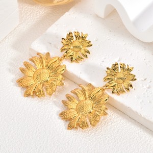 Pendientes Unisex de Acero Inoxidable con Baño Electrolítico, Diseño Retro Dorado de Girasol, Estilo Europeo Americano, Lujo Ligero, Alta Gama, Exagerados - Product Image 5