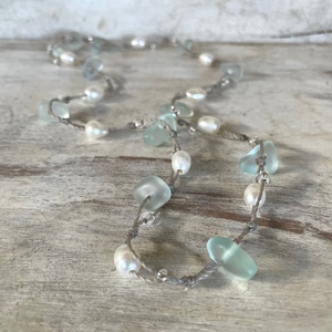 Braccialetto avvolgente con collana di perle d'acqua dolce e vetro di mare verde menta o isola di cavigliere e gioielli da spiaggia fatti a mano nei caraibi - Product Image 1