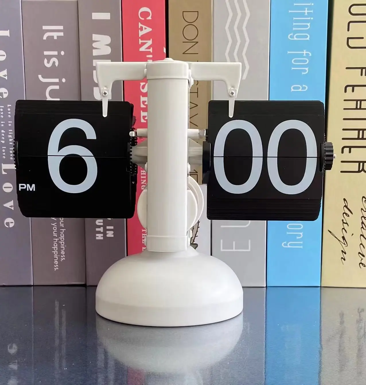 Cylindrical retro desk flip clock with calendar/capsule shape analog flip calendar clock for the elder