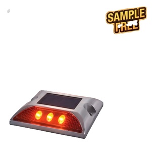 Yeux de chat solaires de sécurité pour routes, allées et parkings commerciaux, en aluminium à profil bas - Product Image 1