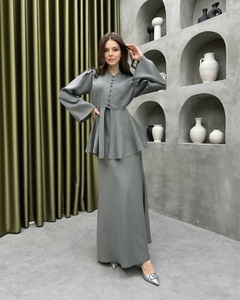 Ensemble 2 pièces musulman modeste pour femme, style Abaya islamique décontracté, comprenant une blouse élégante coupe ajustée et une jupe longue plissée - Product Image 4