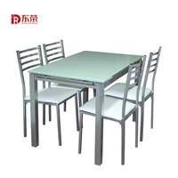 Ensemble de table à manger, échantillon gratuit, classique, 4/6 places, moderne, plateau en verre carré, pieds en métal et chaises rembourrées en PU