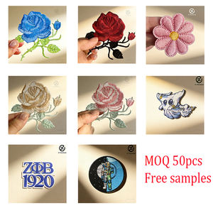 Parches Termoadhesivos Bordados Personalizados en 3D con Formas de Flores, Alfabeto y Corazones - Tamaños y Colores Personalizados - Product Image 3