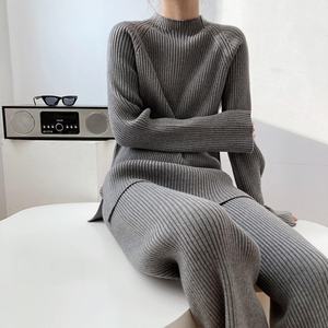 Ensembles tricotés personnalisés OEM pour femmes – Tenues décontractées deux pièces automne-hiver : pull et pantalon, survêtement uni, ensemble de pulls pour femme - Product Image 5