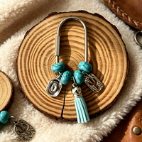 Porte-clés Bohème Western Cowgirl avec pompon perlé turquoise, breloques en métal (cactus, botte de cheval) et mousqueton pour sac
