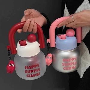 Bouteille d'eau en plastique grande capacité avec paille, portable, pour usage extérieur – Gamme Fun Supply Chain - Product Image 2