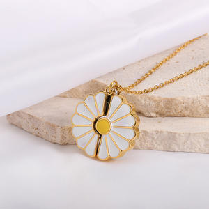 Nuova Collana con Ciondolo a Forma di Margherita con Scritta 'You Are Sunshine Forever', Apertura e Chiusura con Goccia d'Olio - Product Image 2