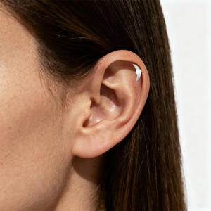 Gaby Titanium 16G Piercing corporel en or 6mm, en forme de lune, avec opale, pour lèvre, cartilage d'oreille et labret, pour femmes et enfants - Product Image 4