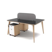 Espace de coworking moderne pour 4 personnes, centre d'appels, cloison de bureau, poste de travail en bois avec fonction convertible