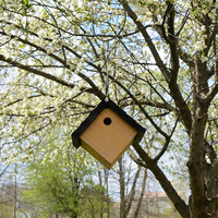 Nichoir en bois pour oiseaux Vogelhaus Nistkasten Décoration de jardin extérieur Design de toit noir Bois de cèdre Boîte à oiseaux murale