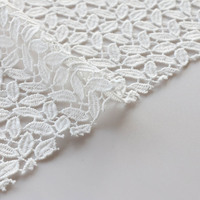 Modèles de feuillage tissés par tissu soluble de broderie de conception élégante brodés pour les vêtements à la mode