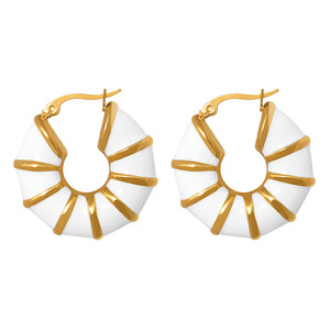 Pendientes de Aro Huggie de Esmalte Francés al por Mayor para Mujer |   Acero Inoxidable Ligero con Detalles Dorados |   Hipoalergénico y sin deslustre - Product Image 1