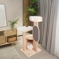 Arbre à chat multi-niveaux de dernière conception, matériau en bois et sisal avec planche à gratter pour les meubles de jeu et d'escalade pour chats.