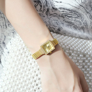 Reloj de pulsera de cuarzo elegante para mujer, con esfera dorada cuadrada, bisel de cristal y correa de malla con diseño de rayos de sol - Product Image 4
