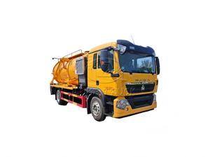 Camion d'aspiration à jet sous vide haute performance HOWO 15 m³ pour le désagréement des fosses septiques, des bassins de sédiments industriels et des canaux de drainage urbains - Product Image 1