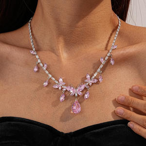 Set di Orecchini e Collana Vintage con Farfalla in Zircone, Gioielli di Lusso in Lega Placcata Oro, Catena per Clavicola di Alta Qualità - Product Image 3