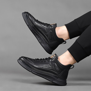 รองเท้าบูทหุ้มข้อหนังนิ่มสำหรับผู้ชาย สีดำ หัวมน พื้นหนา บุนุ่ม ส้นเตี้ย ทรง Chunky แฟชั่นสำหรับผู้ใหญ่ - Product Image 3