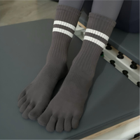 Chaussettes de yoga imprimées antidérapantes épaisses personnalisables pour femmes, chaussettes mi-mollet, double bande, cinq orteils, sport, danse, pilates, chaussettes pour femmes