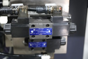 Highshine đầy đủ hệ thống tự động cho chai nhựa và mũ Pet phôi máy ép phun - Product Image 4