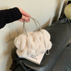 Taladro de mano Bolso esponjoso de invierno Nueva cadena de moda Bolso de hombro plisado oblicuo - Product Image 1