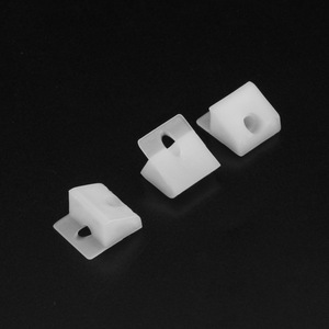 Clips de plástico Ying Sheng para panel trasero, pequeños soportes de esquina blancos para placas traseras de armarios y roperos, moldeados por inyección. - Product Image 1