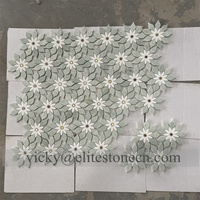 Carrelage mural et de sol en marbre blanc Thassos grec poli, motif mosaïque feuille et fleur, design moderne, pour usage en villa