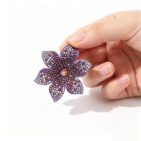 Appliques florales en strass de cristal en gros à coudre sur les vêtements avec strass brillants détachés pour motifs de logo de mariage