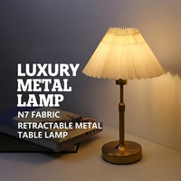 Lampe de table rechargeable en tissu haut de gamme, lumière d'ambiance de chevet de luxe, lampe décorative créative haut de gamme pour chambre à coucher, bureau, usage domestique